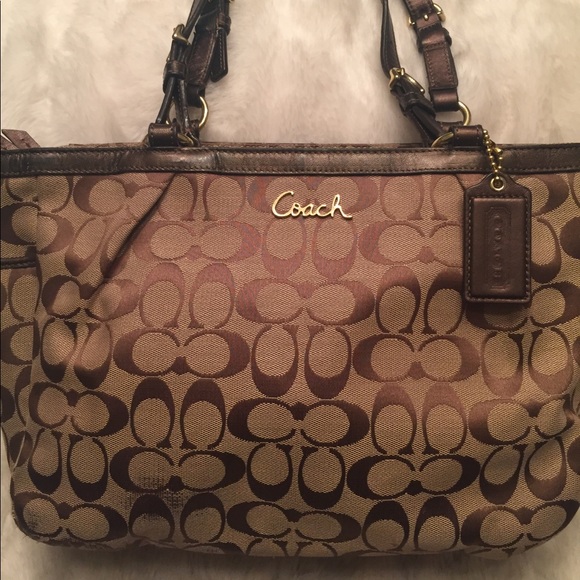 Coach Handbags - COACH SIGNATURE TOTE